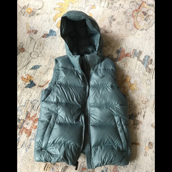 Nike Jackets & Blazers - Nike puffer vest
